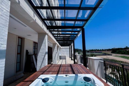 Cobertura de vidro em área externa